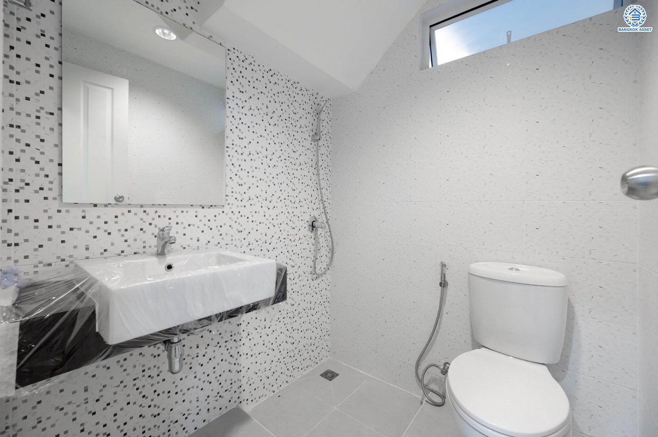 บ้านมือสองตกแต่งใหม่ สังคมคุณภาพแบรนด์ LH โครงการ อินนิซิโอ2 ปิ่นเกล้า-วงแหวน เนื้อที่ 50.3 ตร.ว. ฟังก์ชัน 3 ห้องนอน 2 ห้องน้ำ 1 ห้องอเนกประสงค์ จอดรถได้ 2 คัน บนทำเลศักยภาพ เดินทางสะดวก เชื่อมต่อทั้งปิ่นเกล้า-ศาลายา ใกล้เซ็นทรัลเวสต์เกต รถไฟฟ้าสายสีม่วง "สถานีตลาดบางใหญ่" และทางด่วน "กาญจนาภิเษก"...